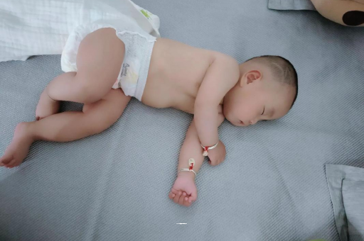 商洛几个月宝宝会抬头